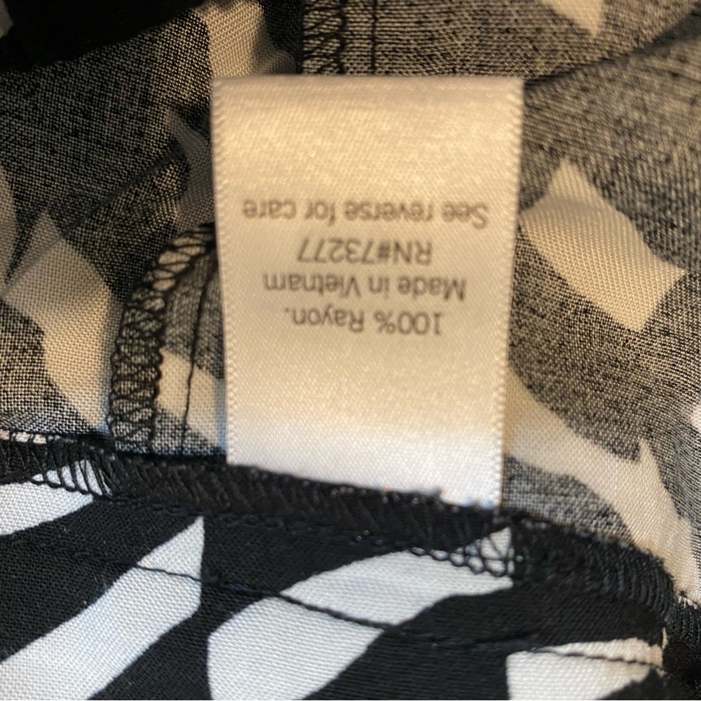 Women’s Nine West Medium Black White Soft Shorts - Picture 4 of 5